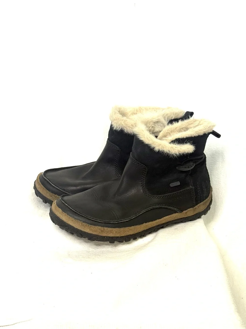 Merrell Black Winter Boots with Cream Faux-Fur Cuff